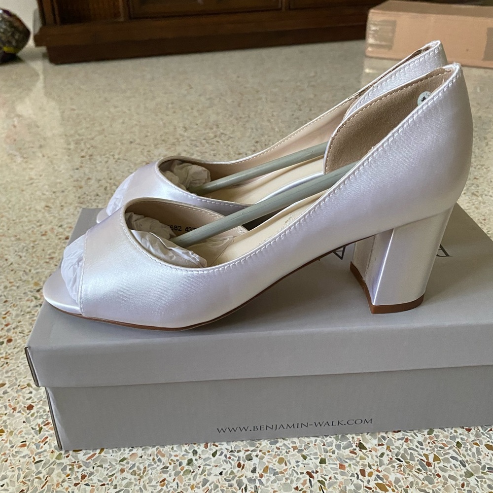 Brand new bridal white heels. Benjamin Walk